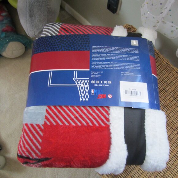 NWT/NBA Chicago Bulls Throw/60 x 70 ~ BRAND NEW WITH TAG! - Picture 2 of 3